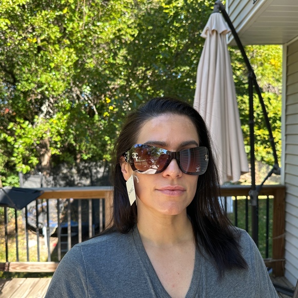 Chanel Vintage Sunglasses Made in italy Brown with Tags - Picture 5 of 7